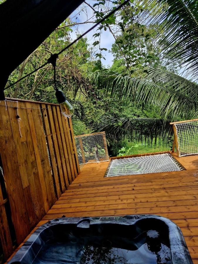 Pura Vida Lodge Cabane Perchee Sainte-Rose Eksteriør bilde